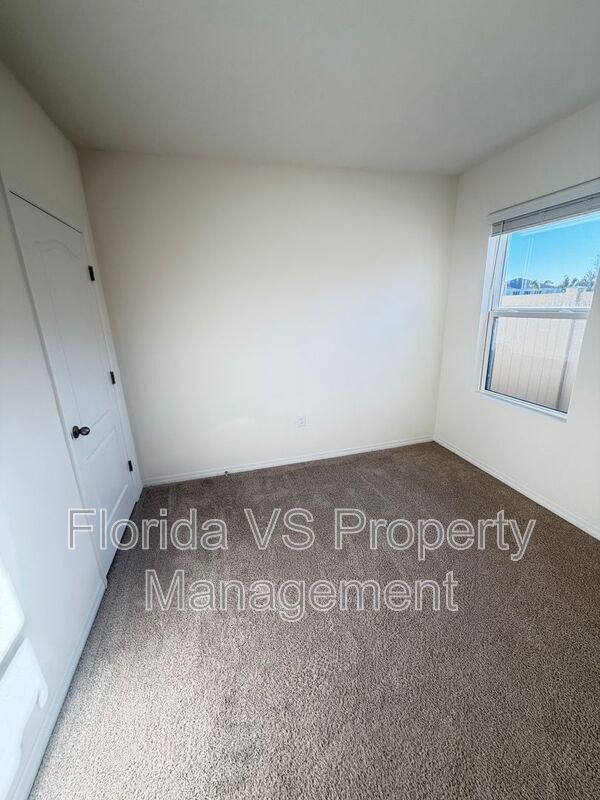 Building Photo - 804 Horsetail Dr