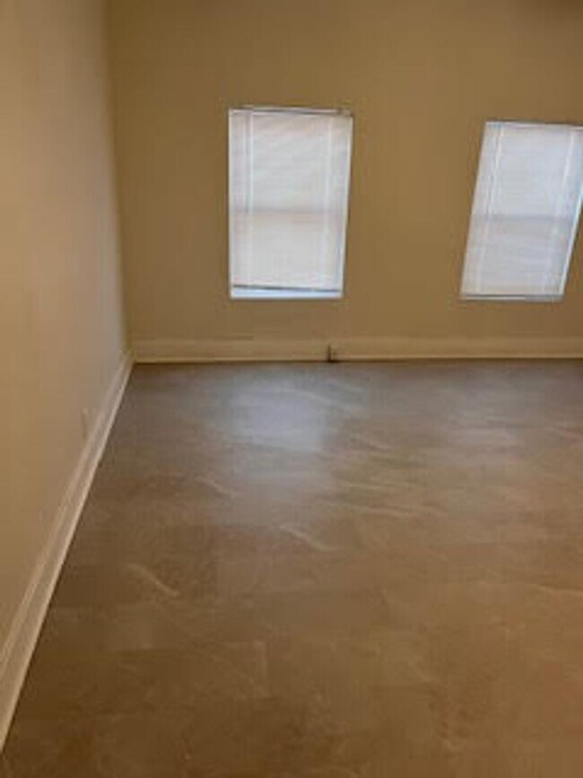 Building Photo - Just minutes away from IUPUI's campus and downtown,