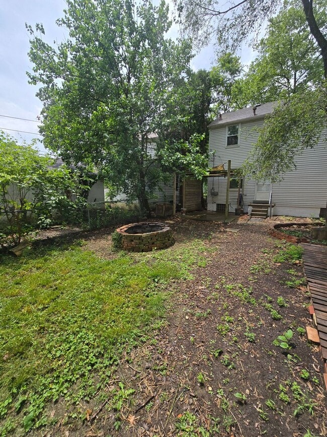 Building Photo - 3 BEDROOM SINGLE FAMILY