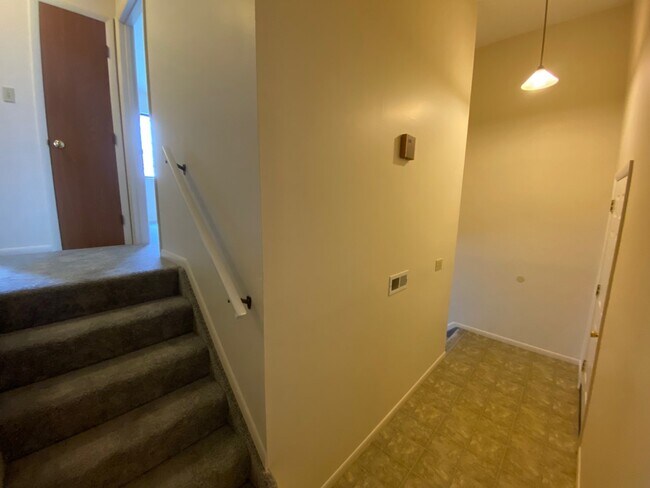 Building Photo - 813 Trustway Ct