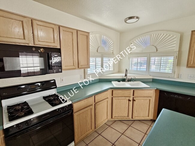 Building Photo - 6717 W Nueva Vista Dr