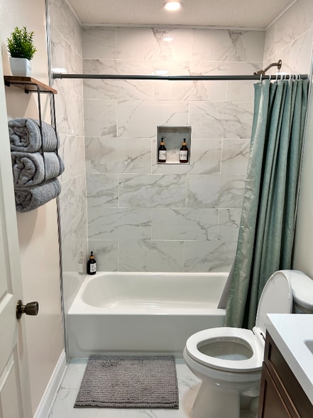 Building Photo - 2628 Hiawatha St