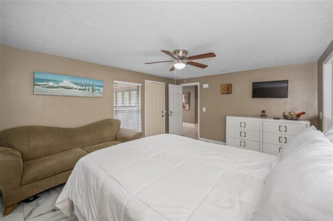 Building Photo - 6207 Moss Dr