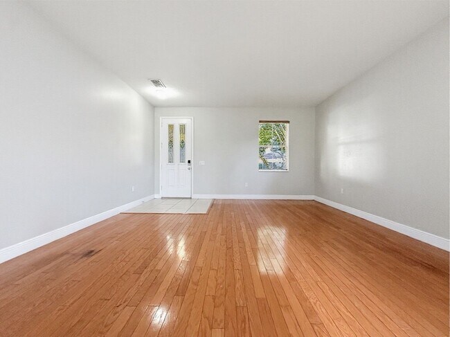 Building Photo - Waterfront 4 Bedroom Home in Eagle Creek Golf Community – Lake Nona