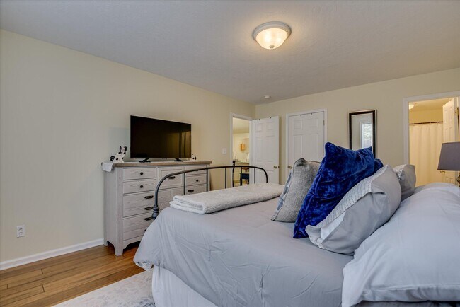 Building Photo - 147 Portofino Ln SW