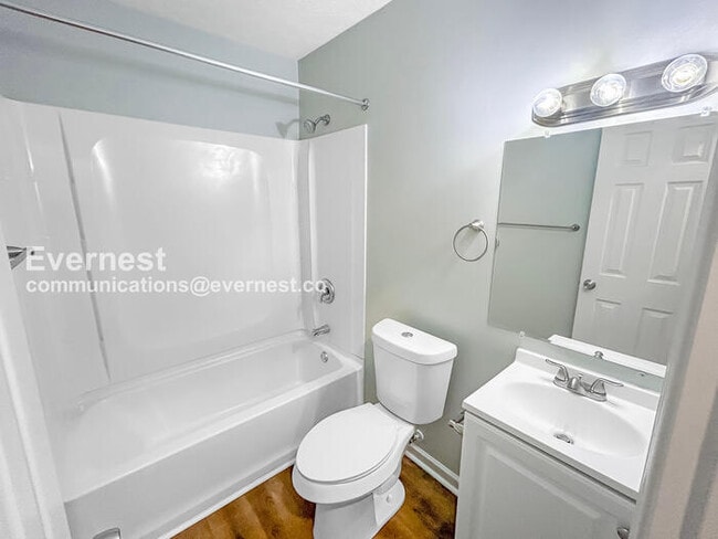 Building Photo - 526 Chestnut Ln