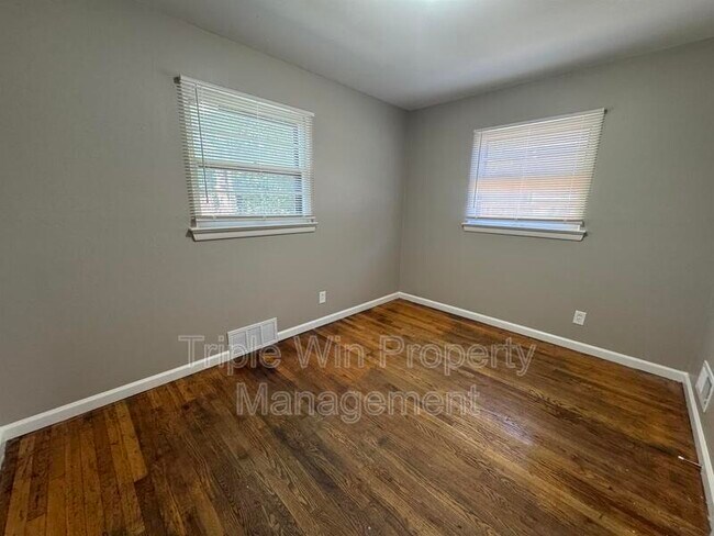 Building Photo - 8629 Elwyn Dr