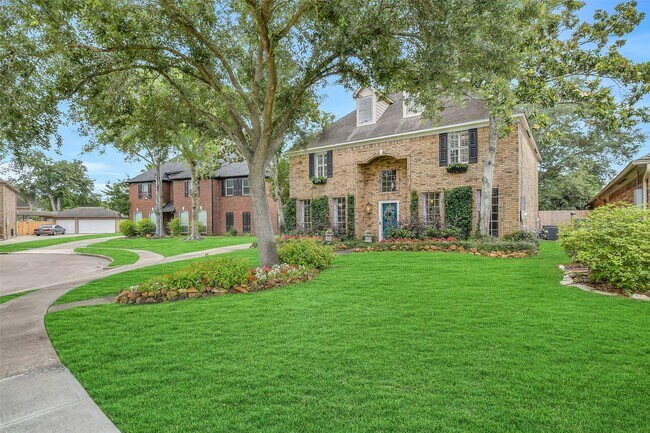 Building Photo - 2111 Riverside Dr