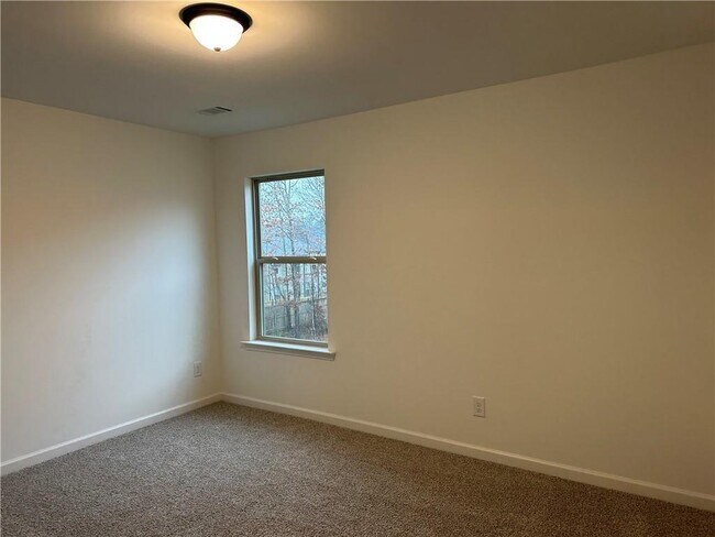 Building Photo - 2955 Vinca Dr