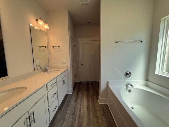Building Photo - Gulf Breeze - Deer Ridge Crossing - 4 bedroom, 2.5 bathroom - New Construction