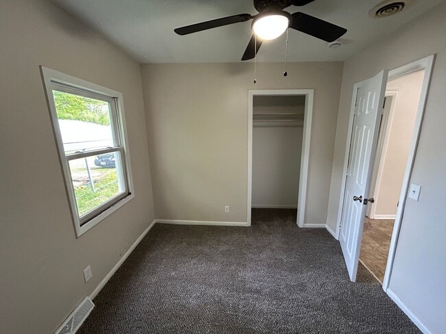 Building Photo - 2 Bed- 1 Bath - Single Family Home
