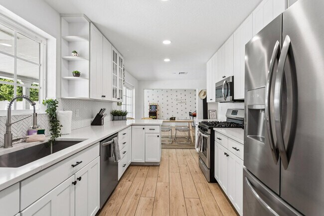 Building Photo - 7616 E 3rd St