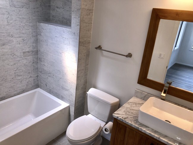 2nd Bathroom - 616 Fernwood Pacific Dr