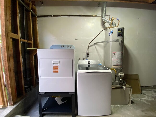 Building Photo - Stunning Townhome in Tanglewood Community