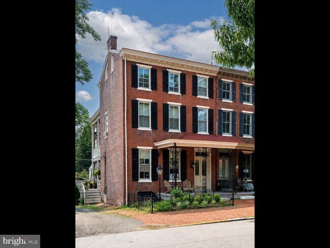 Building Photo - 318 N Matlack St