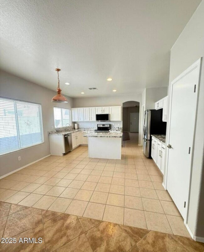 Building Photo - 12524 W Adams St