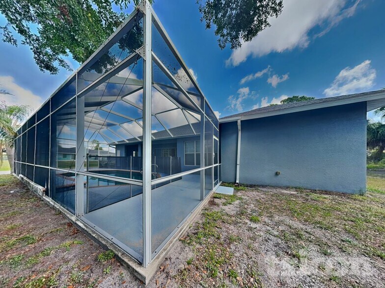 Building Photo - 2793 W Price Blvd