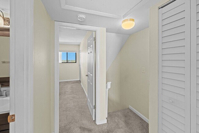 Building Photo - Oceanfront 2 Bedroom Condo with Stunning Views