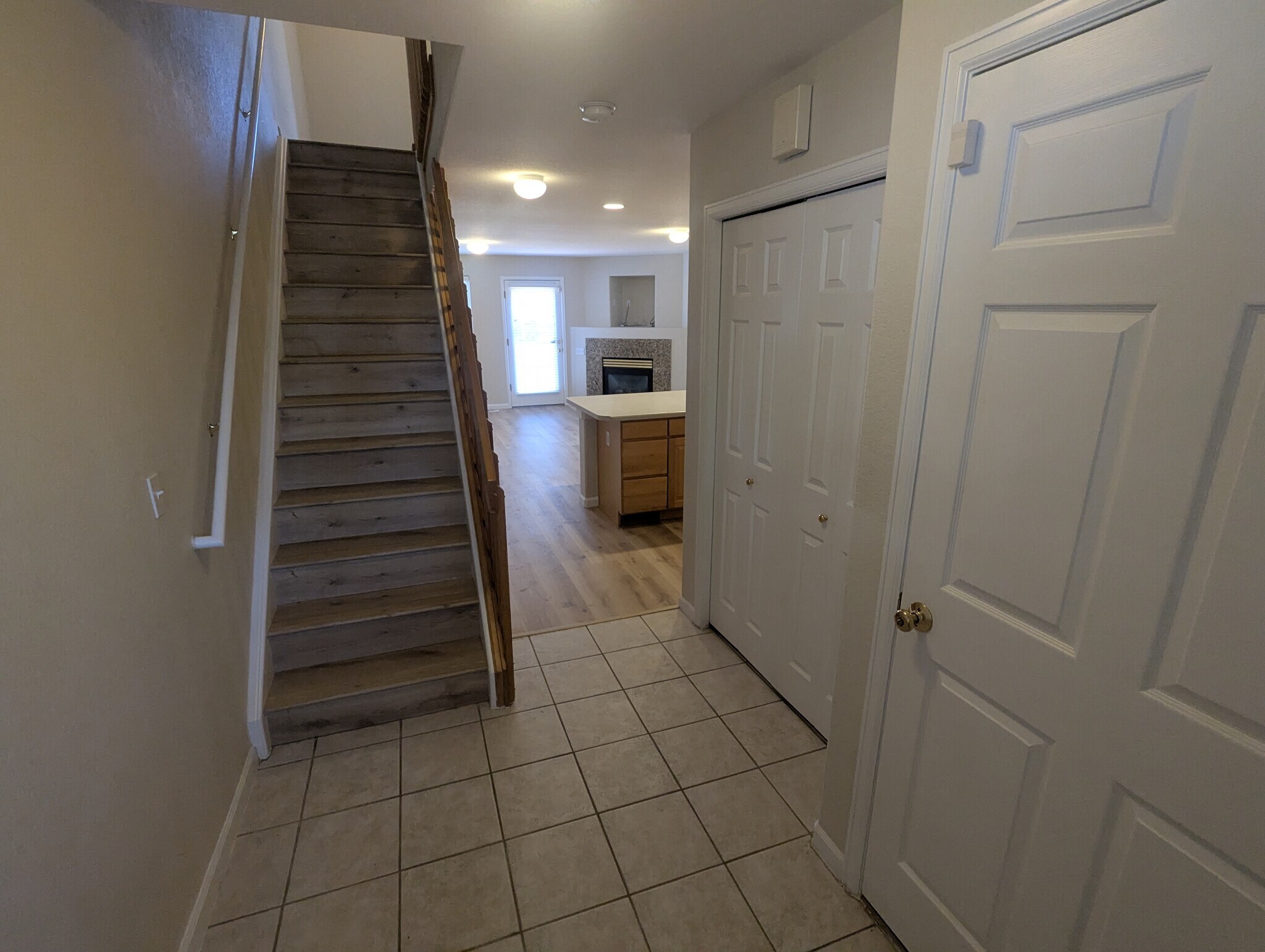 Entryway - 711 Gateway Cir