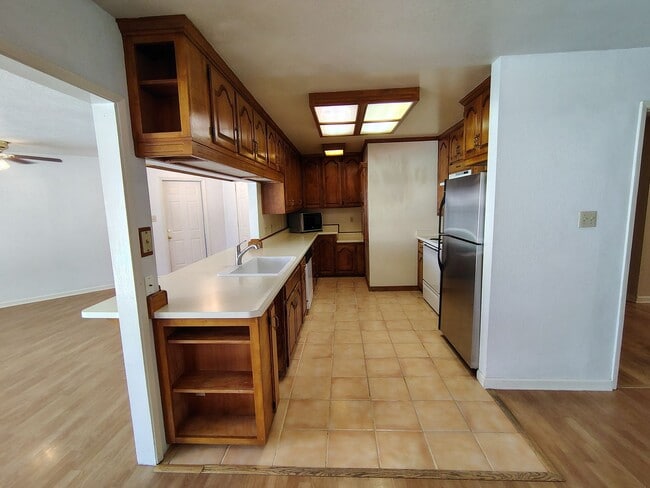 Building Photo - 1136 Cambridge Ct