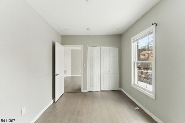 Building Photo - 467-469 Summer Avenue Unit 2