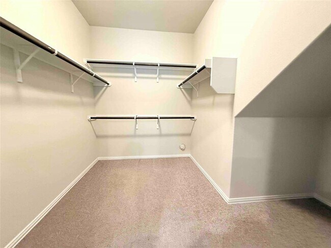 Building Photo - 301 Bright Star Ln