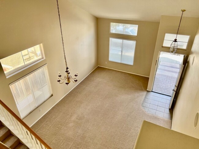 Building Photo - Nice 2 Story Home