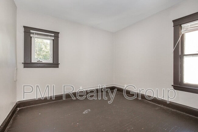Building Photo - 476 E 108th St