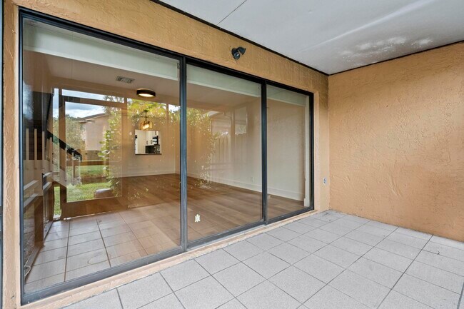 Building Photo - 3783 Carambola Cir N