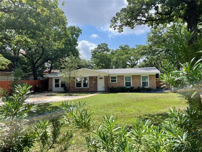 Primary Photo - 1409 Elton Ln