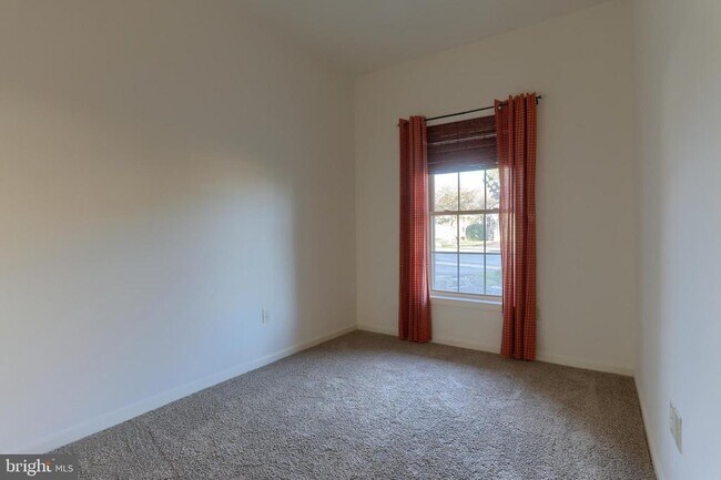 Building Photo - 712 Creekside Dr