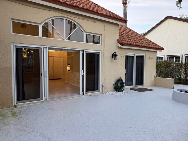 Building Photo - 1343 Lake Breeze Dr