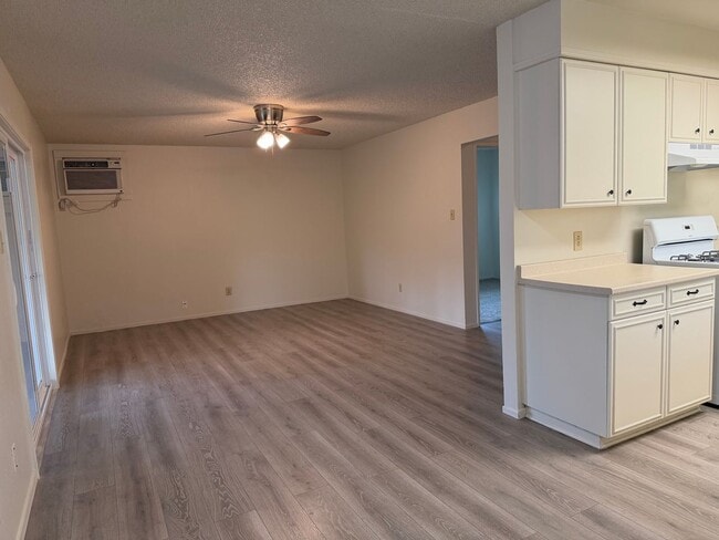 Building Photo - Remodeled 3 bedroom 1 bath house