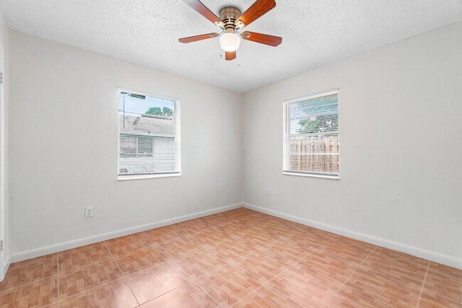 Building Photo - 4787 Gulfstream Rd