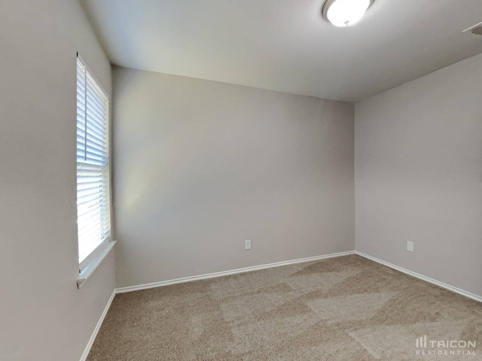 Building Photo - 952 Oak Lynn Dr