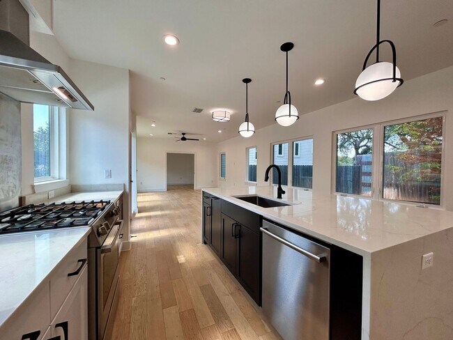 Building Photo - 4010 Clawson Rd