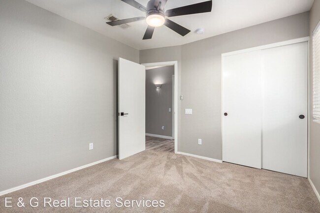Building Photo - 3 br, 2 bath House - 3431 E Menadota Dr