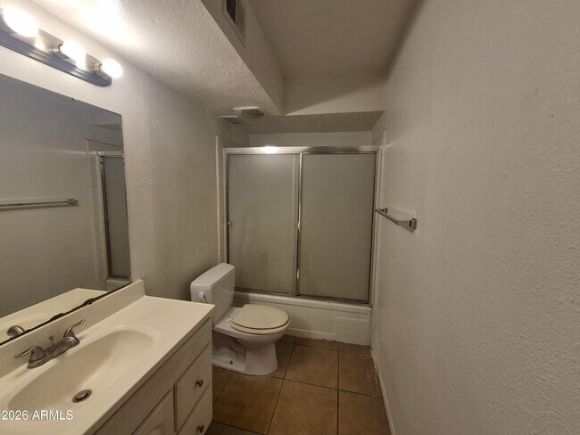 Building Photo - 851 S Horne