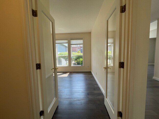 Building Photo - Custom Traditional Home in Montreux Neighborhood 3Bd/2Ba Home with 3 Car Garage!! Close to Cedar ...