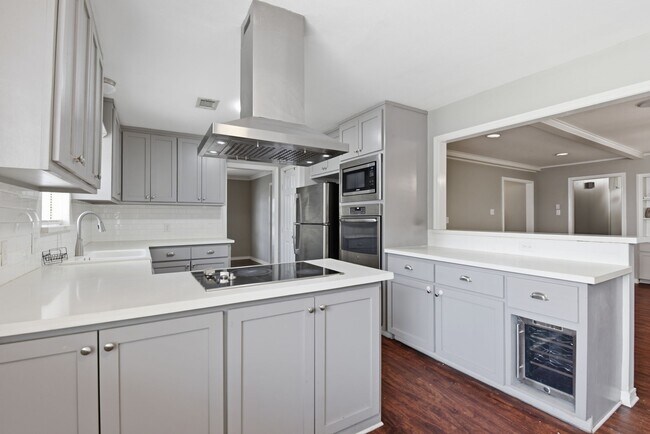 Building Photo - 7215 Ridge Oak Dr