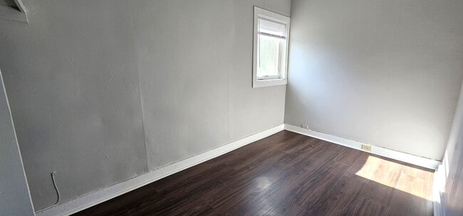 Building Photo - 79 Chase St