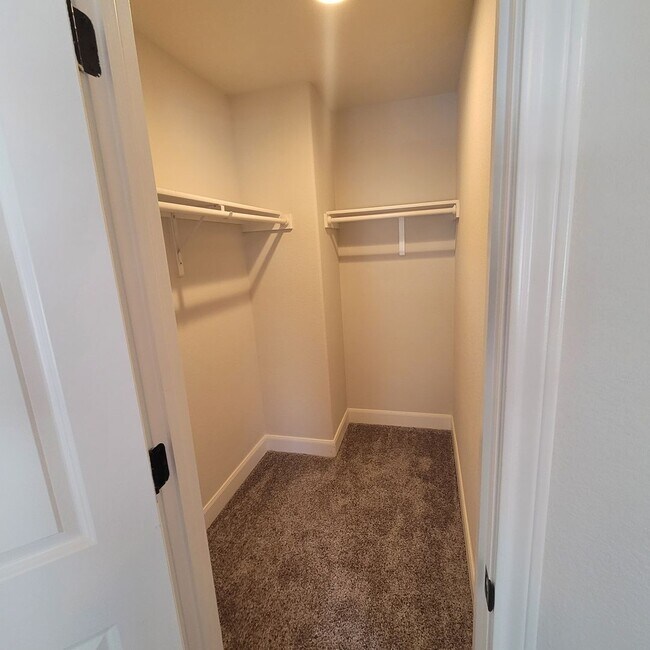 Building Photo - Townhome for rent