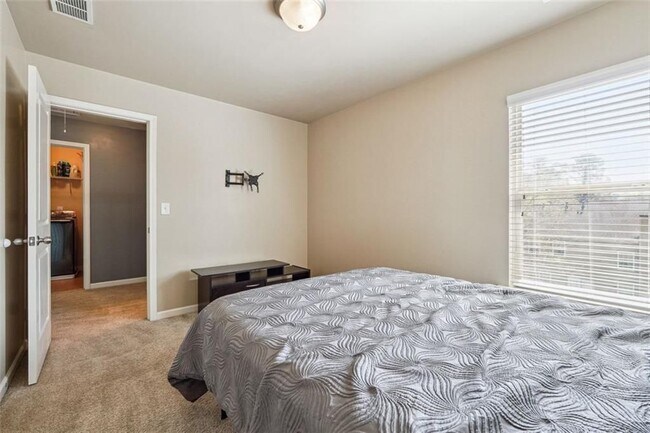 Building Photo - 6331 Salinger Ct