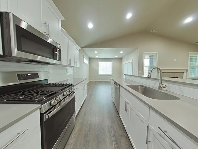 Building Photo - Modern 3 Bedroom House ~ NW Albany ~ Dog Friendly