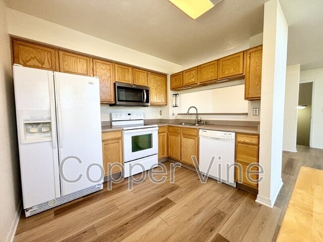 Building Photo - 930 Button Rock Dr