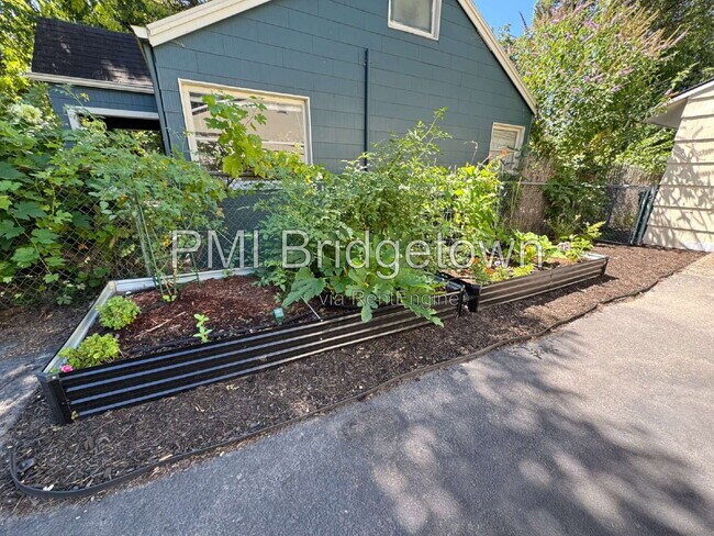 Building Photo - 9725 SE 29th Ave