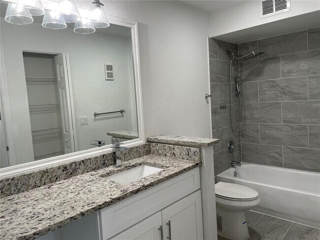 Building Photo - 822 Camargo Way