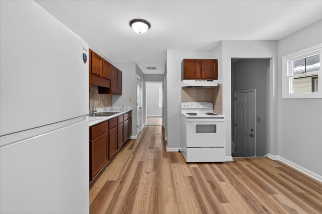 Building Photo - 533-533 N Sherman Dr