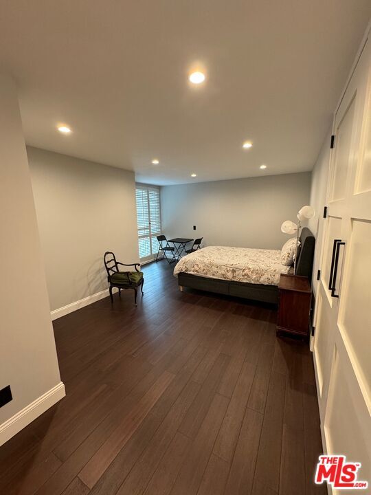 Building Photo - 8530 Holloway Dr