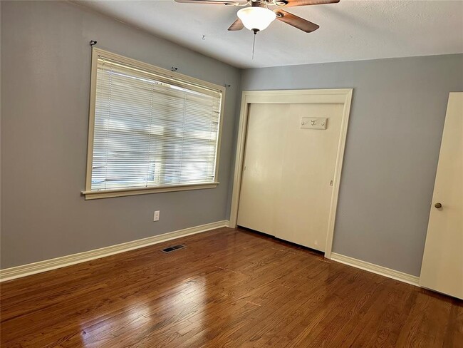 Building Photo - 1224 Westlawn Dr